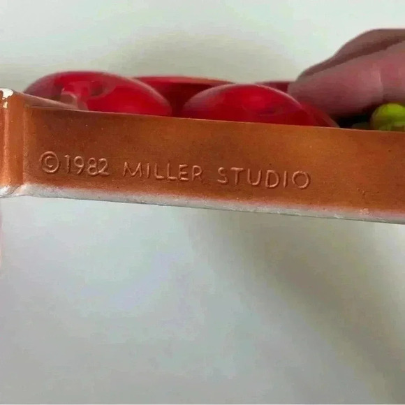 Set of 2 1982 Miller Studio chalkware decorative kitchen wall plaques - Picture 6 of 8